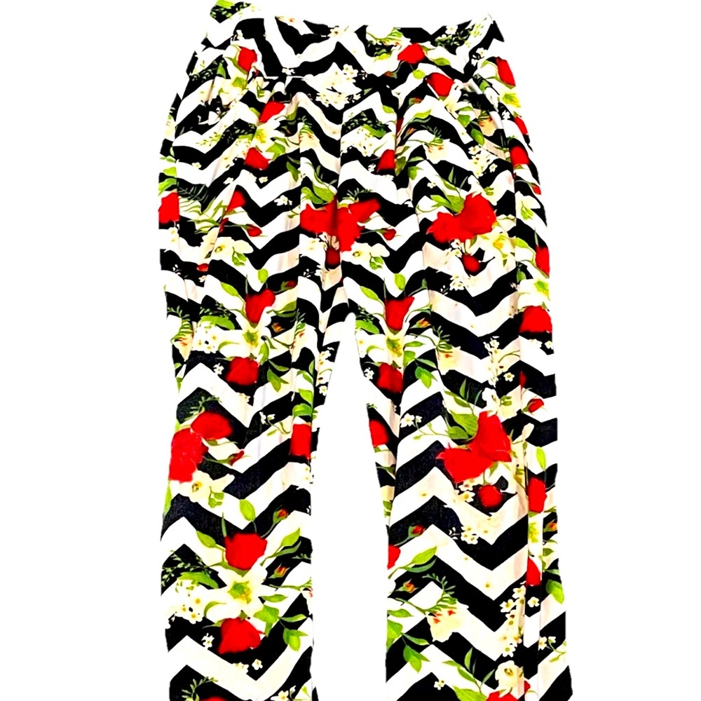 Ruby Love Girls Flower Heart Pants Size 7/8 Relaxed Fit. (YG-34)
